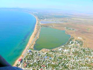 грязевое озеро в штормовом