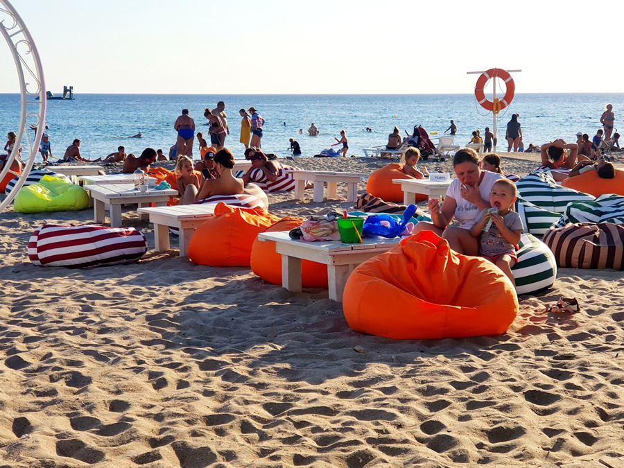 какие пляжи в Штормовом под Евпаторией 