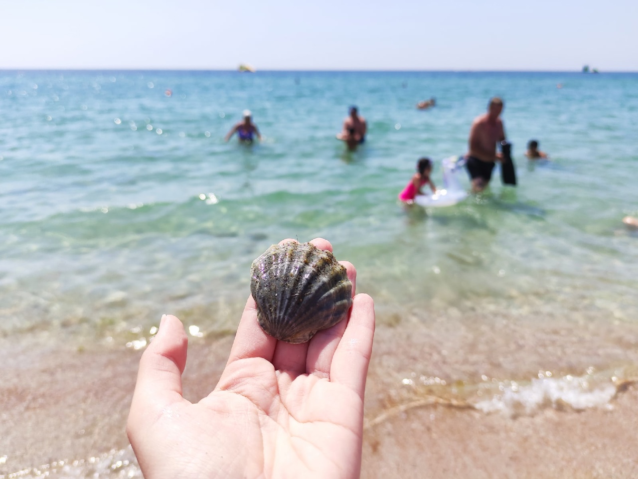 пляжный отдых в штормовом фото